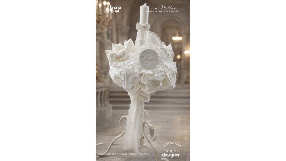 Lumânare Botez Fetiță cu Monogramă Brodată și Orhidee Phalaenopsis Model Elegant Personalizat 3